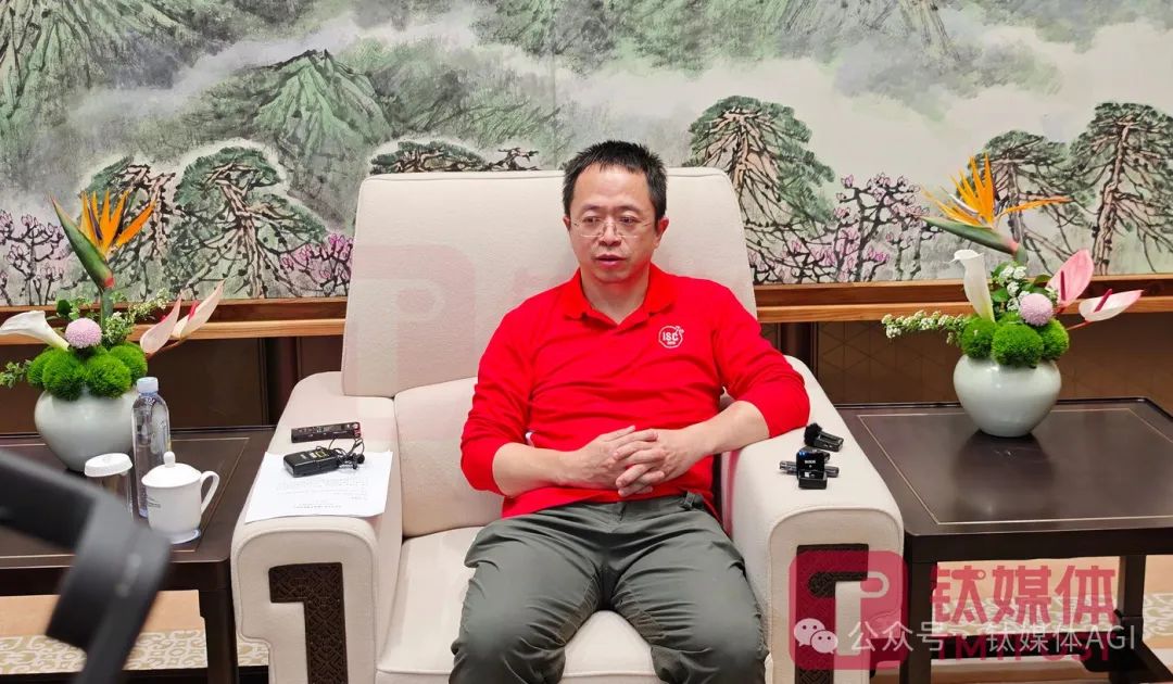 AI大模型加速“上车”，万亿市场将爆发，但实际应用仍有待观察